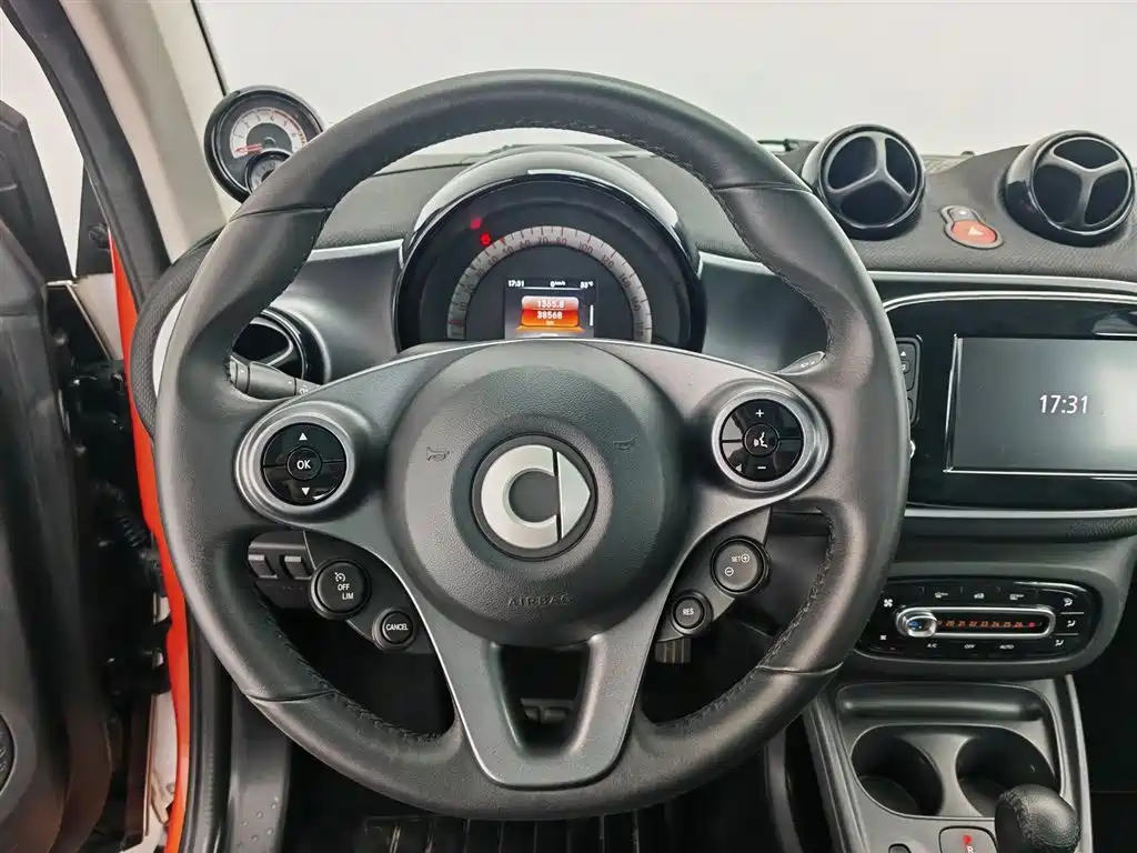 smart Fortwo 2016 — фото 11
