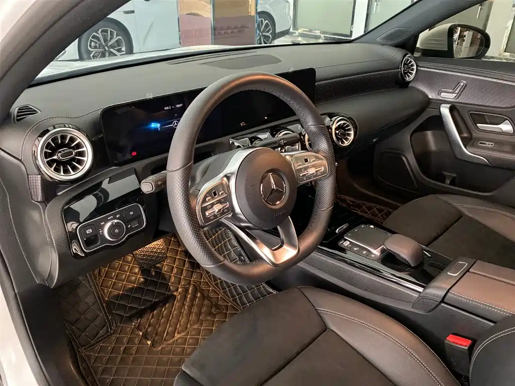 Mercedes-Benz A-Class 2023 — фото 12