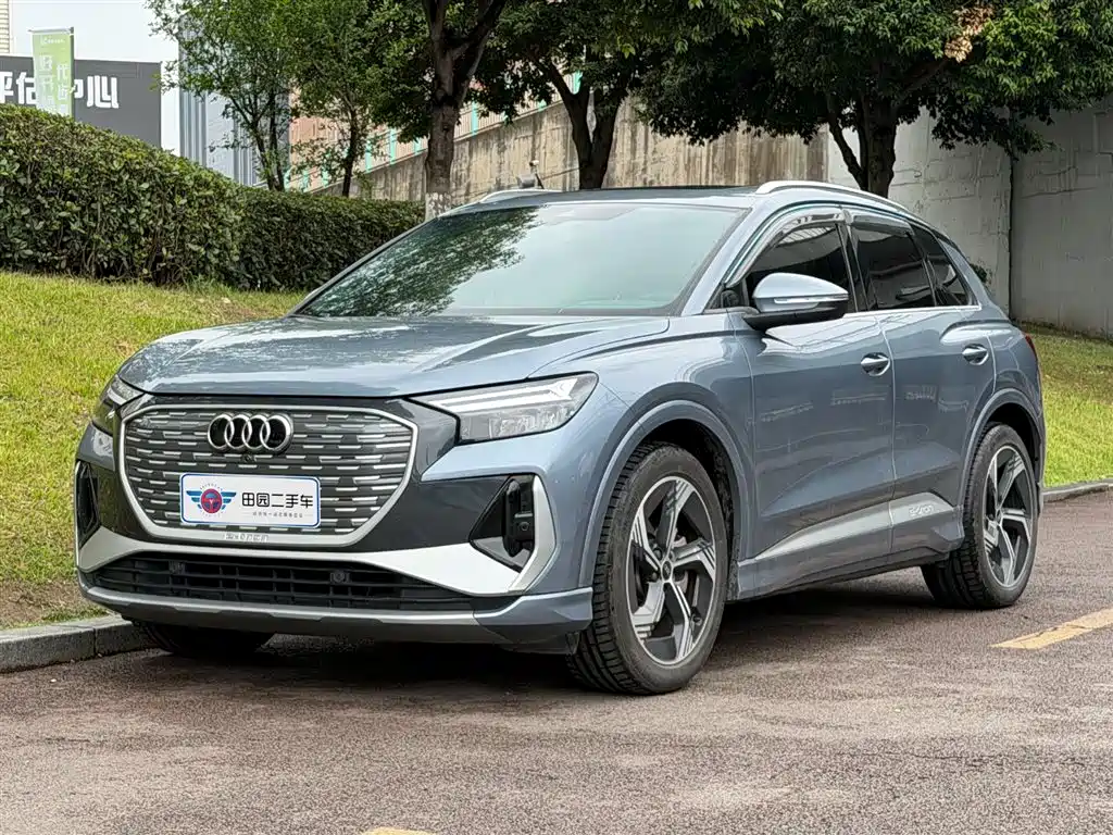 Audi Q4 e-tron 2025 — фото 1