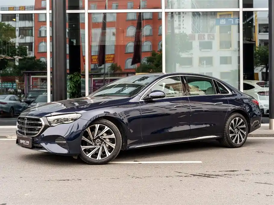 Mercedes-Benz E-Class 2023 — фото 4