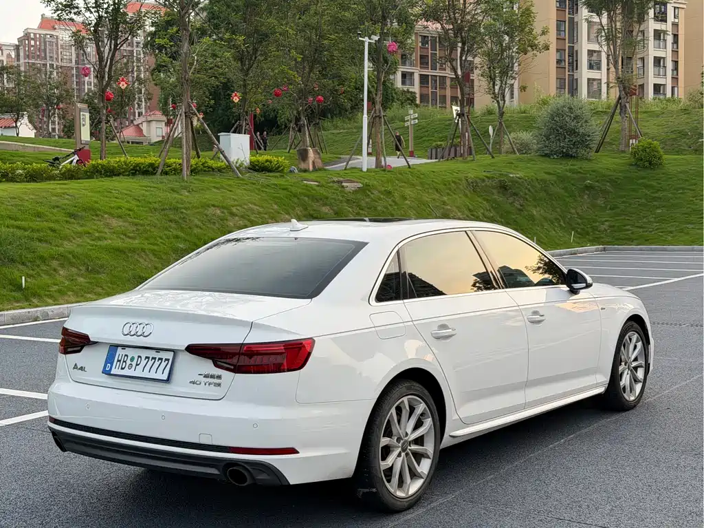 Audi A4L 2018 — фото 12