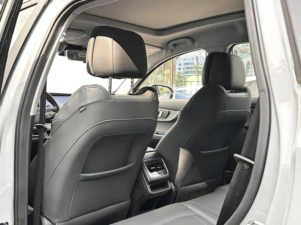 Chery Tiggo 8 PRO New Energy 2025 — фото 30