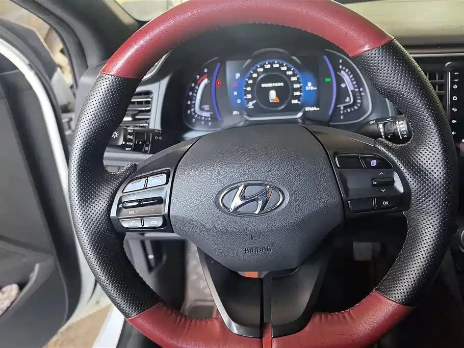Hyundai Elantra 2020 — фото 15