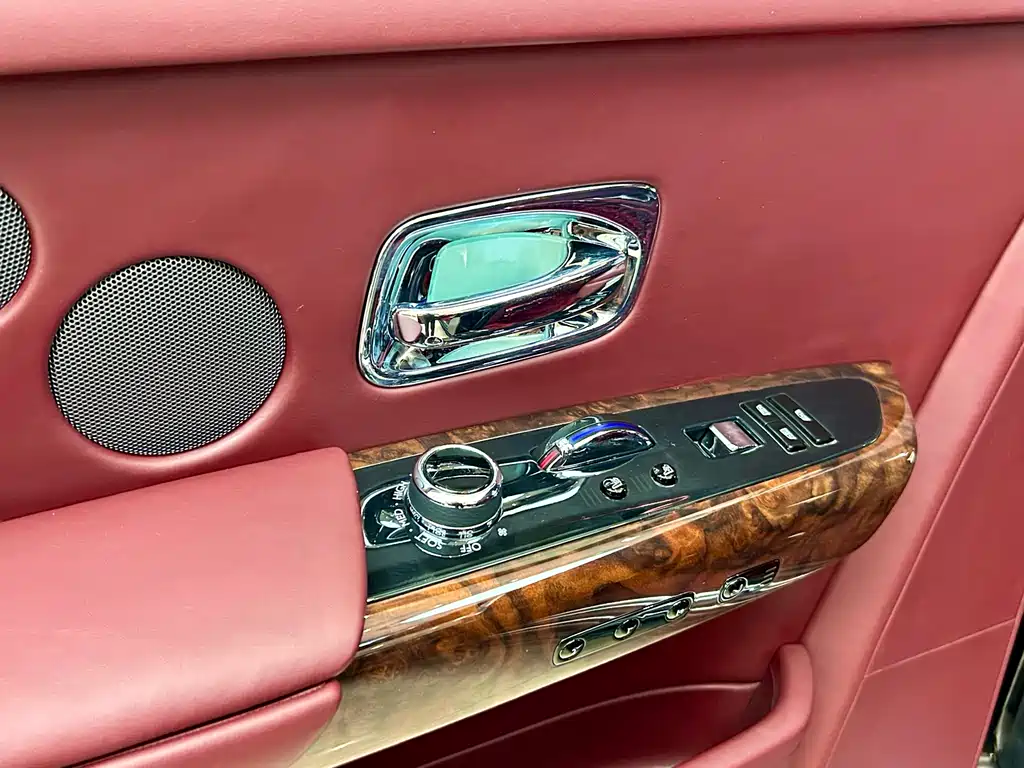 Rolls-Royce Phantom 2019 — фото 10
