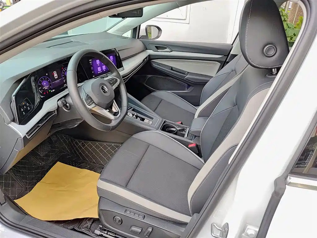Volkswagen Golf 2024