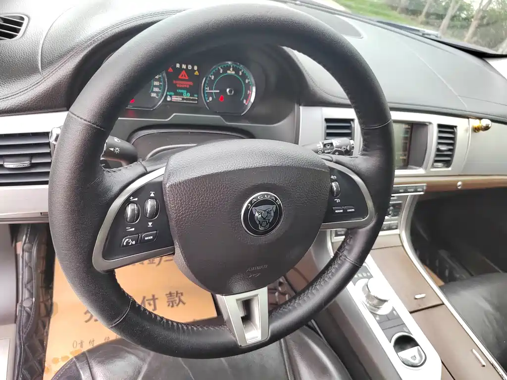 Jaguar XF 2015 — фото 10