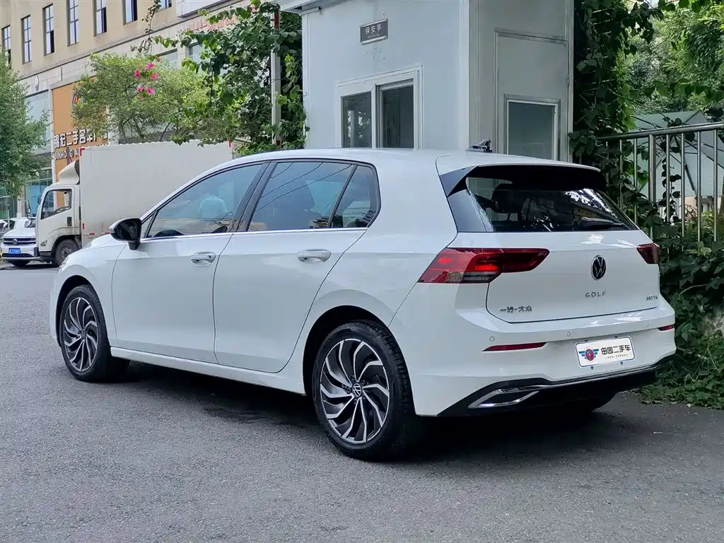 Volkswagen Golf 2024