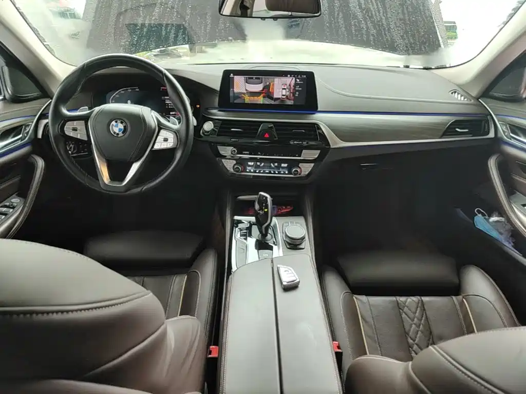 BMW 5 Series 2020 — фото 10
