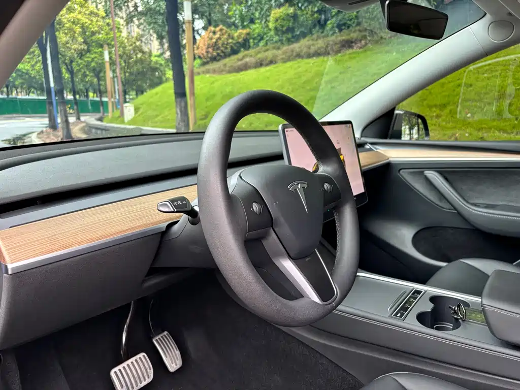 Tesla Model Y 2022 — фото 9