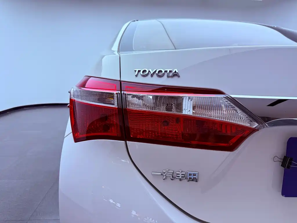 Toyota Corolla 2015 — фото 23