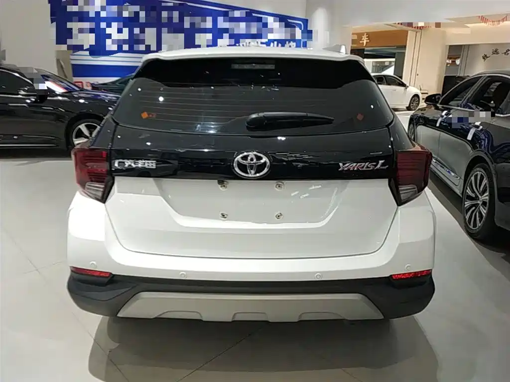 Toyota Yaris L 2022 — фото 6