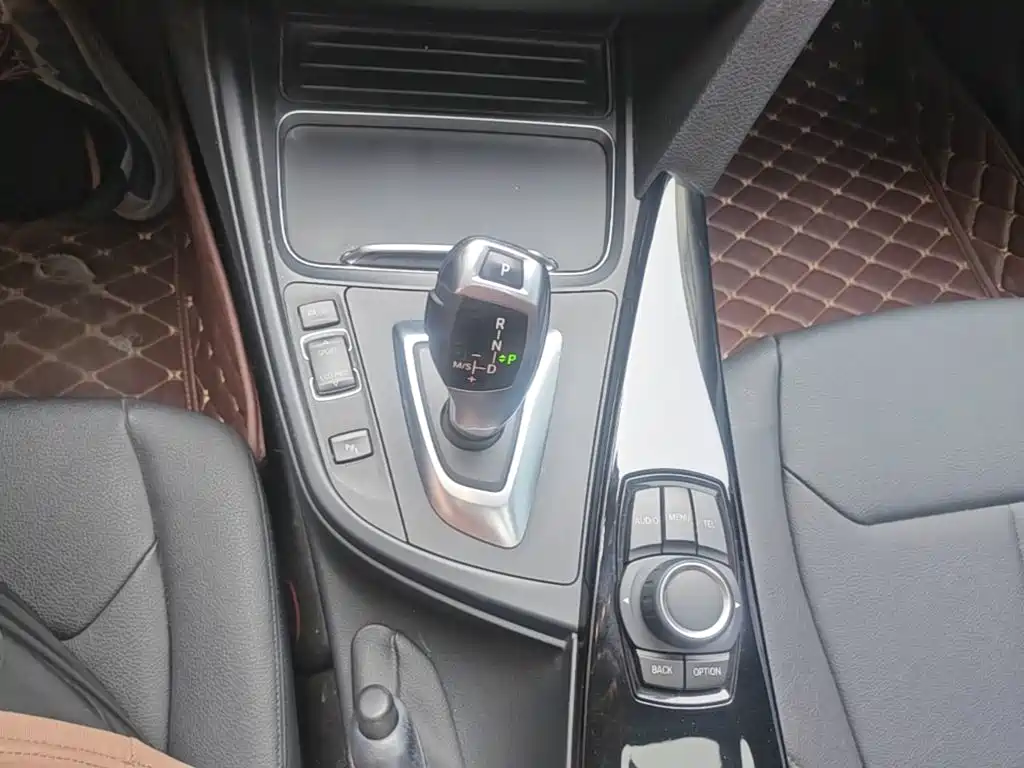 BMW 3 Series 2016 — фото 14