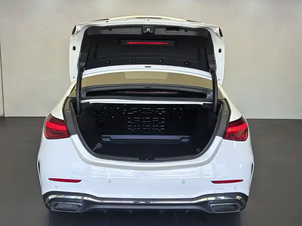 Mercedes-Benz C-Class 2024