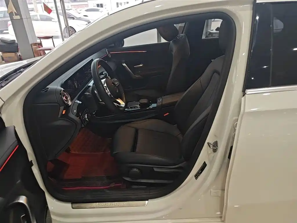 Mercedes-Benz A-Class 2022 — фото 11