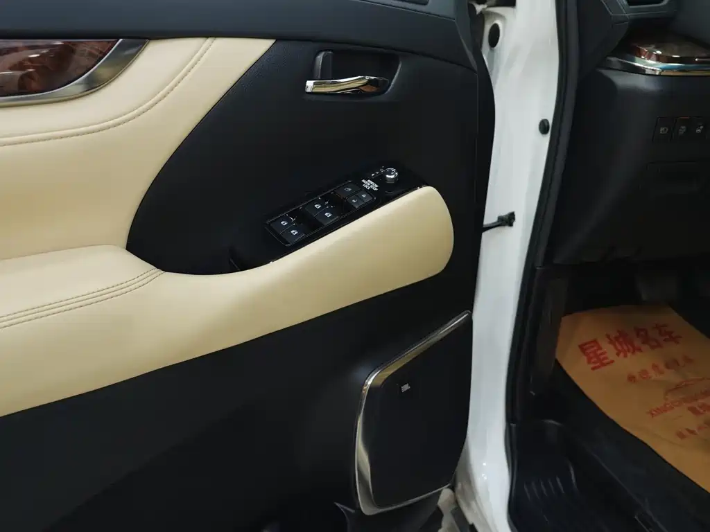 Toyota Alphard 2021 — фото 18