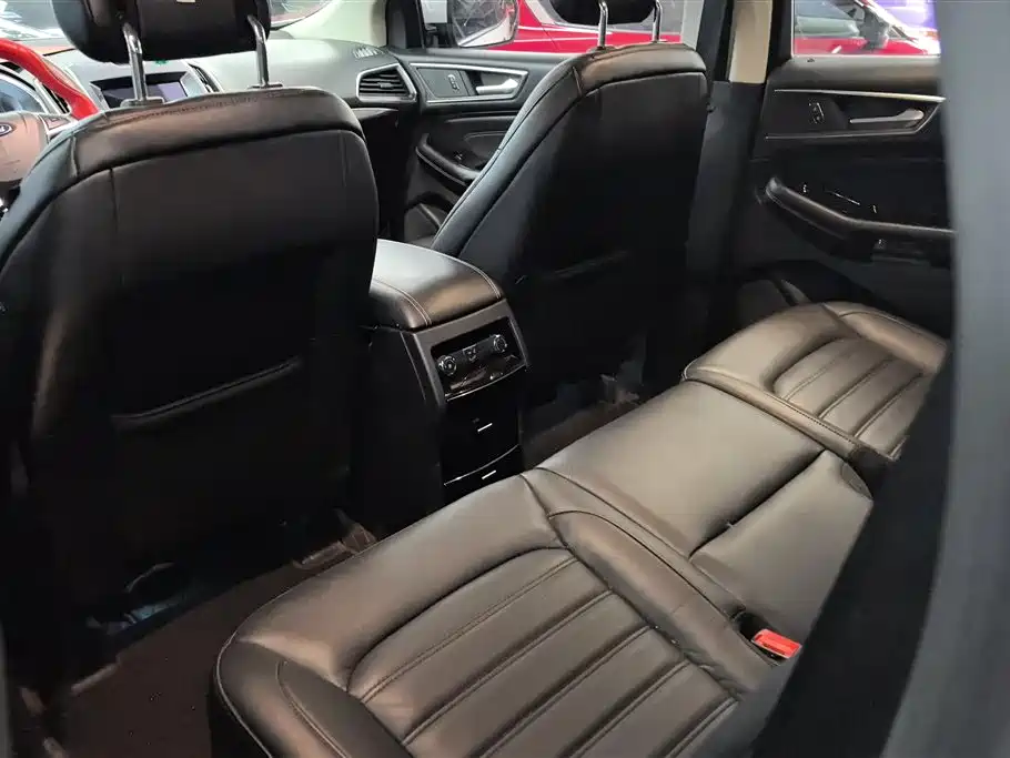 Ford Edge 2018 — фото 11
