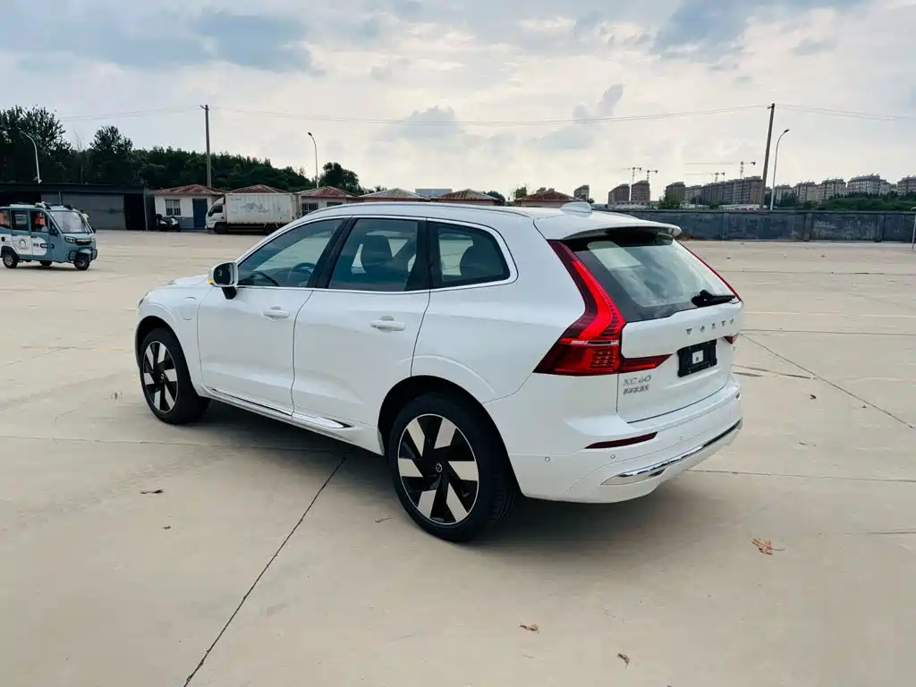 Volvo XC60 Plug-In Hybrid 2026 — фото 4