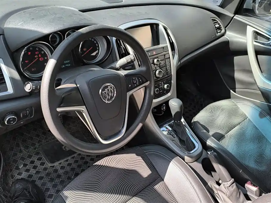 Buick Excelle 2012 — фото 12