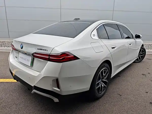 BMW i5 2025