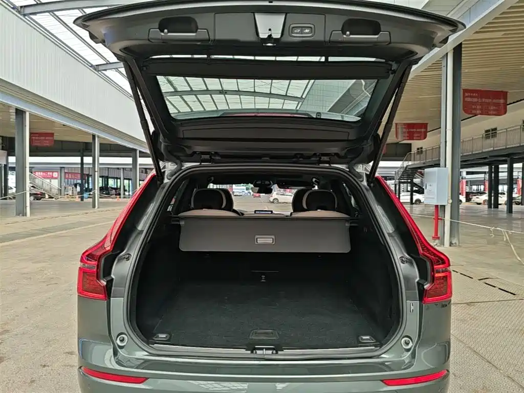 Volvo XC60 2025 — фото 19