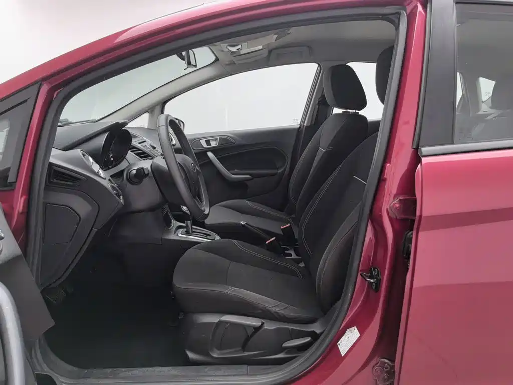 Ford Fiesta 2013 — фото 10