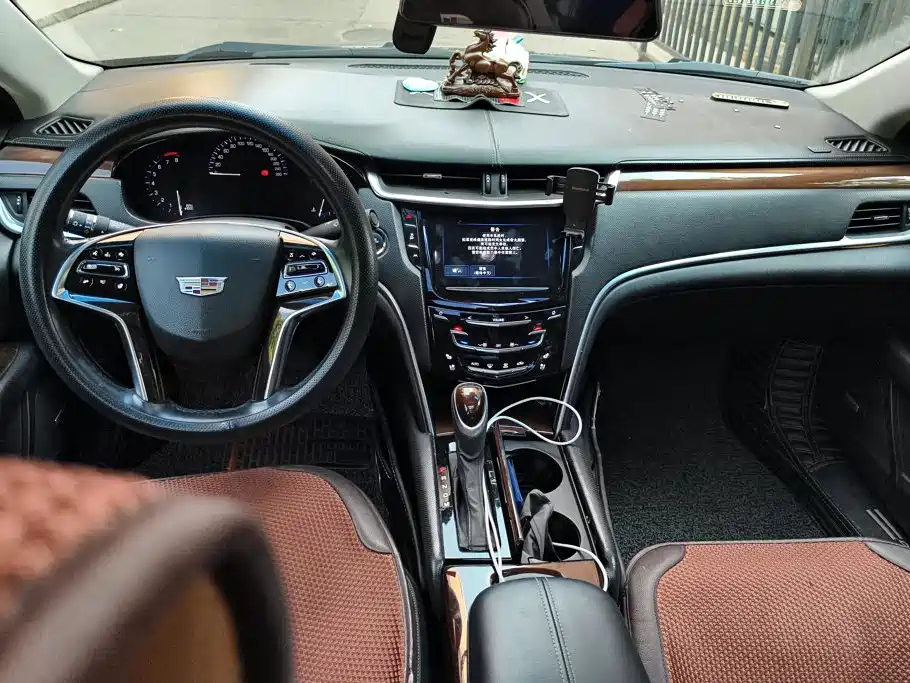 Cadillac XTS 2016 — фото 12