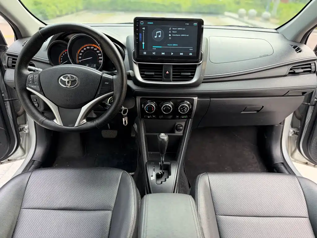 Toyota Yaris L 2022 — фото 8