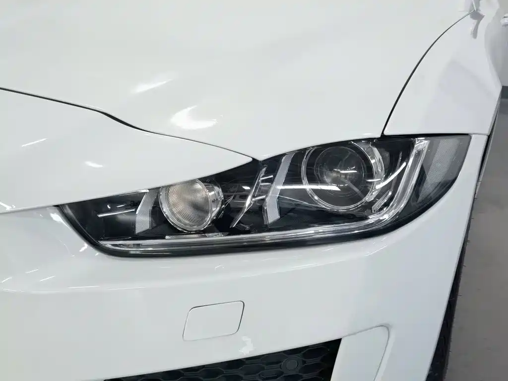 Jaguar XE 2016 — фото 7