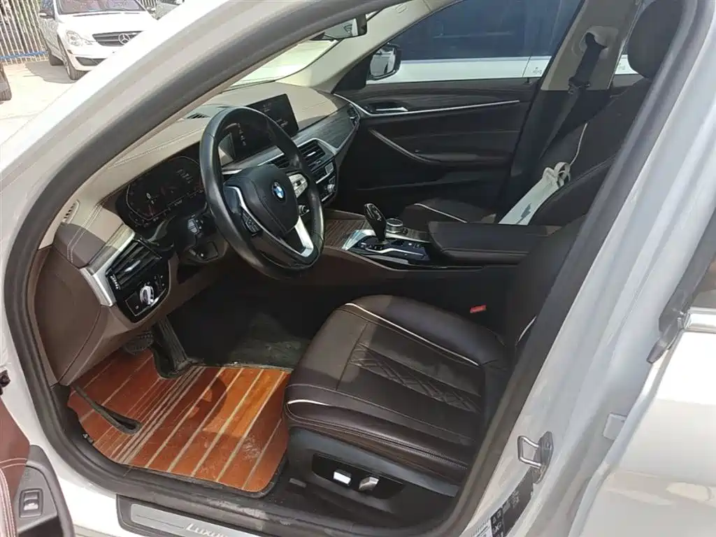 BMW 5 Series 2020 — фото 15