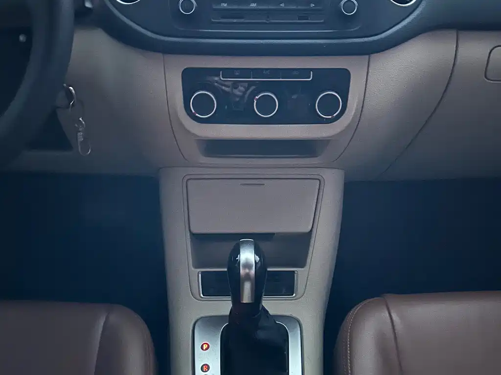 Volkswagen Tiguan 2015 — фото 10