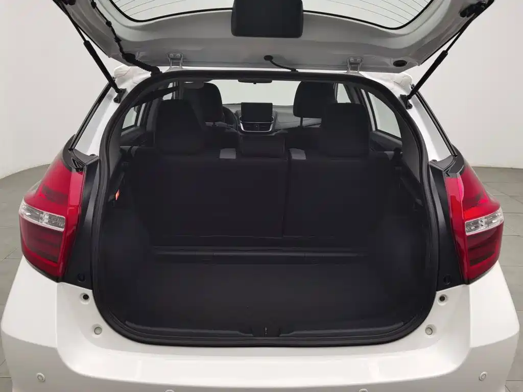 Toyota Yaris L 2022 — фото 16