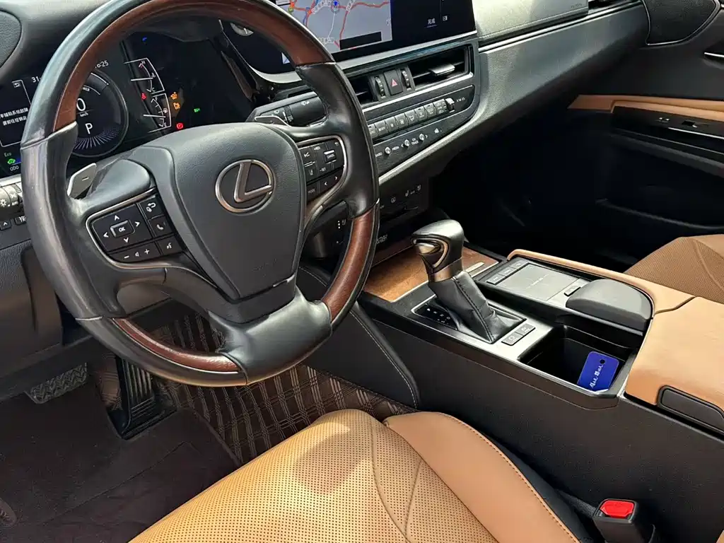 Lexus ES 2021
