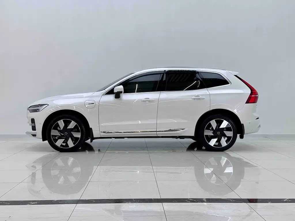 Volvo XC60 PHEV 2024