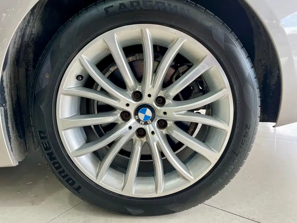 BMW 5 Series 2015 — фото 24
