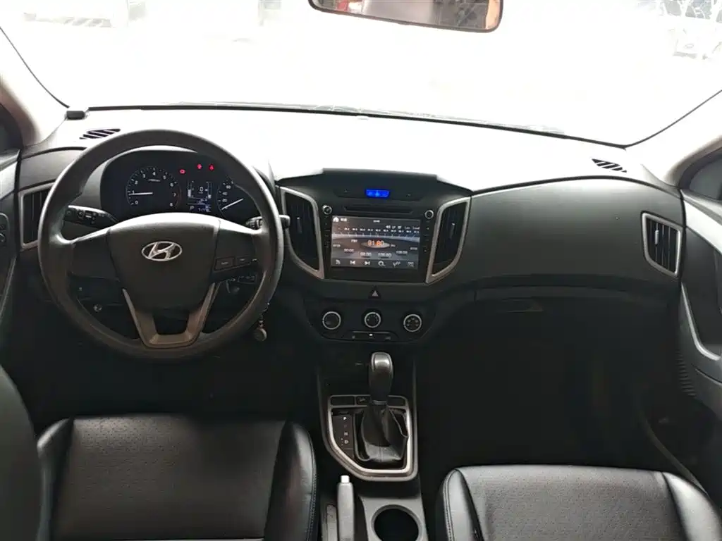 Hyundai ix25 2015 — фото 10