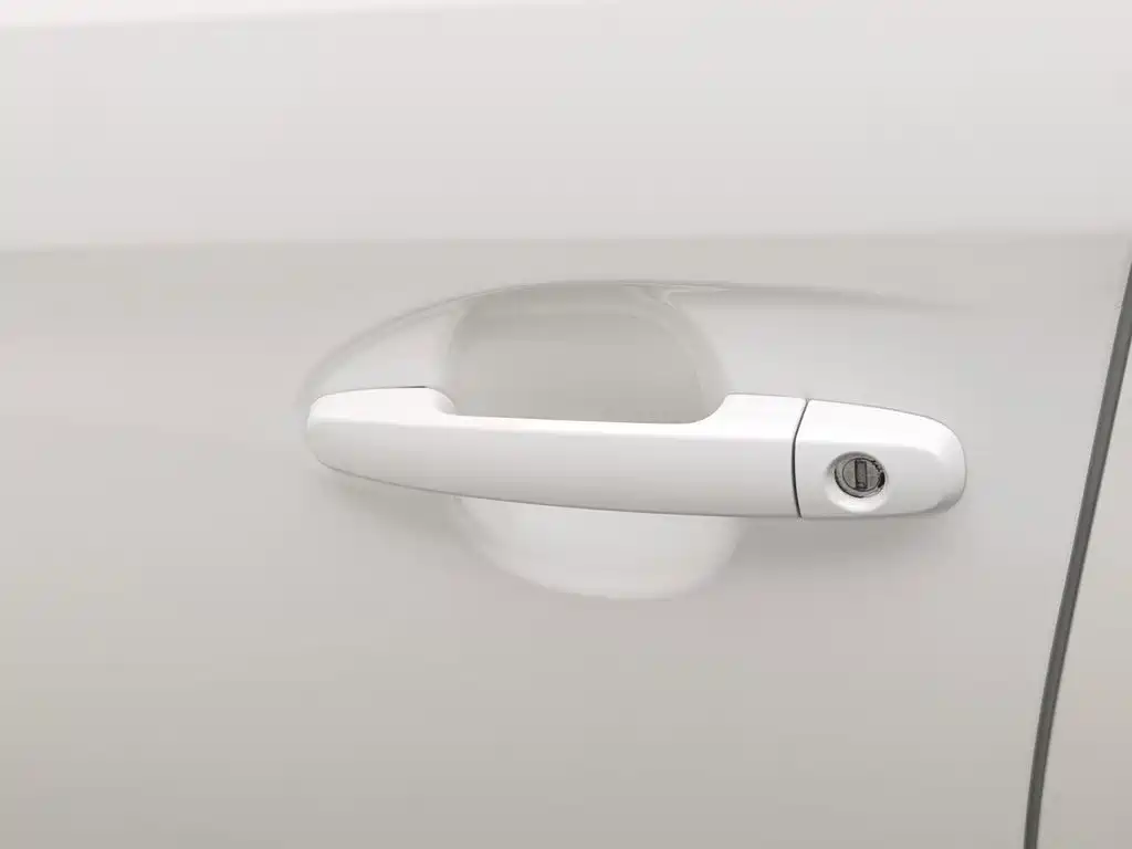 Toyota Yaris L 2022 — фото 18