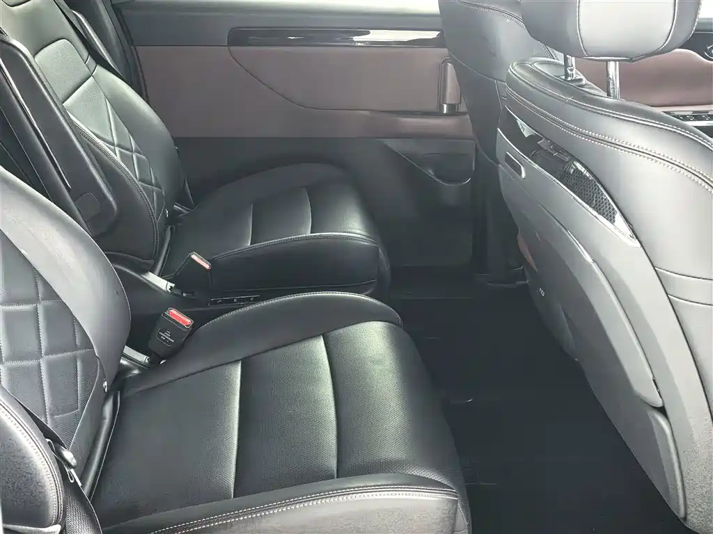 GAC Motor E8 PHEV 2025 — фото 12