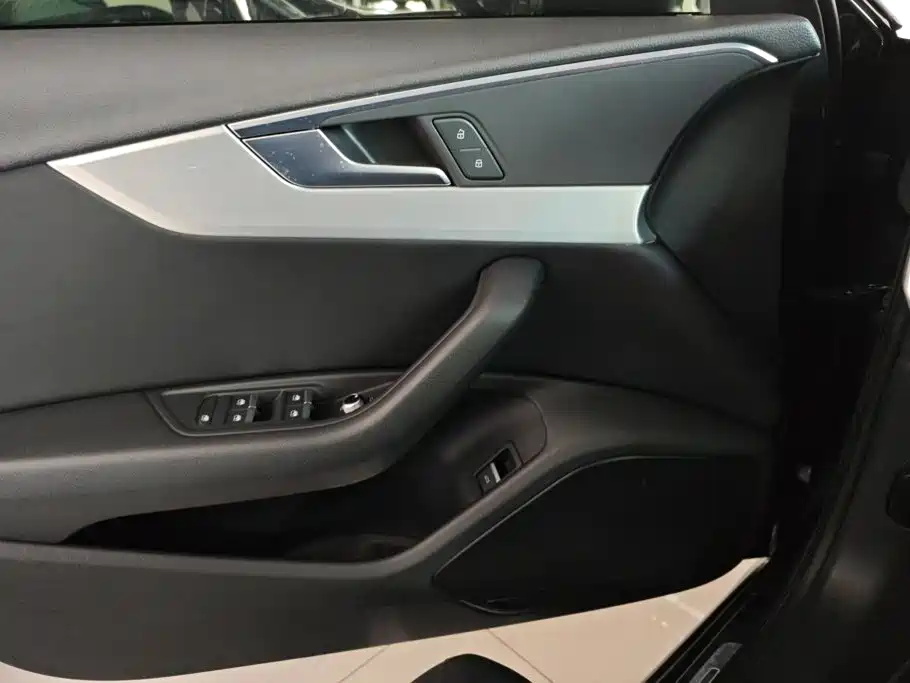 Audi A4L 2023