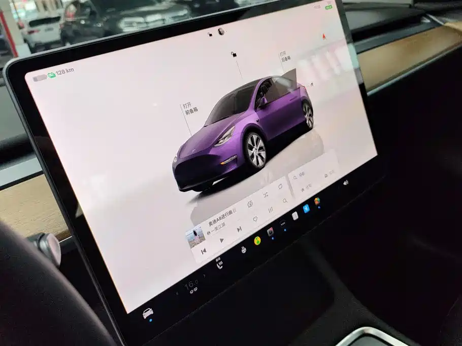 Tesla Model Y 2022 — фото 13