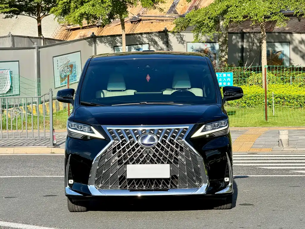 Lexus LM 2020
