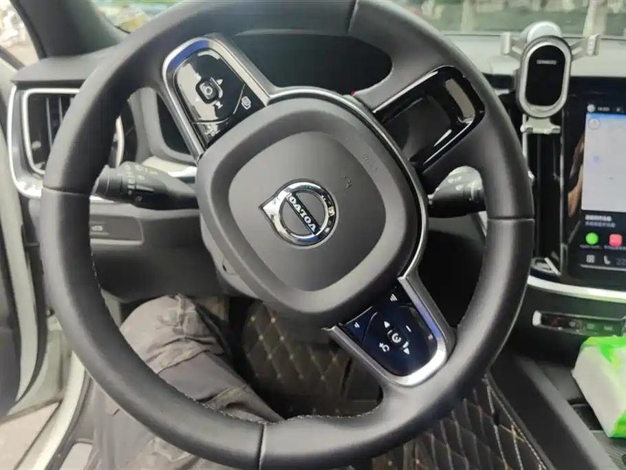 Volvo S60 2023 — фото 15