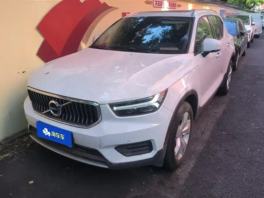 Volvo XC40 2021 — фото 1