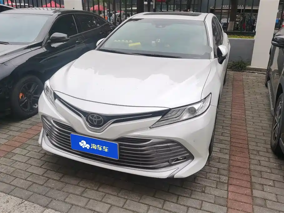 Toyota Camry 2021 — фото 1