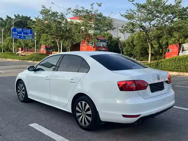 Volkswagen Sagitar 2012