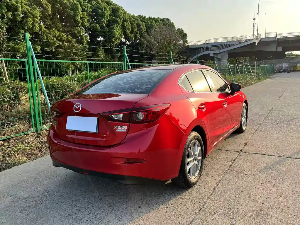 Mazda 3 Axela 2018 — фото 8