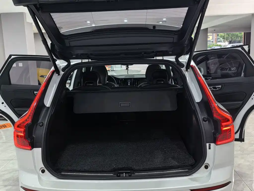 Volvo XC60 2018 — фото 20