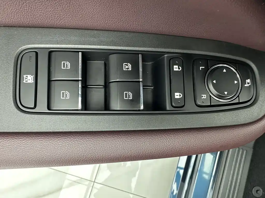 GAC Trumpchi M6 2022 — фото 11