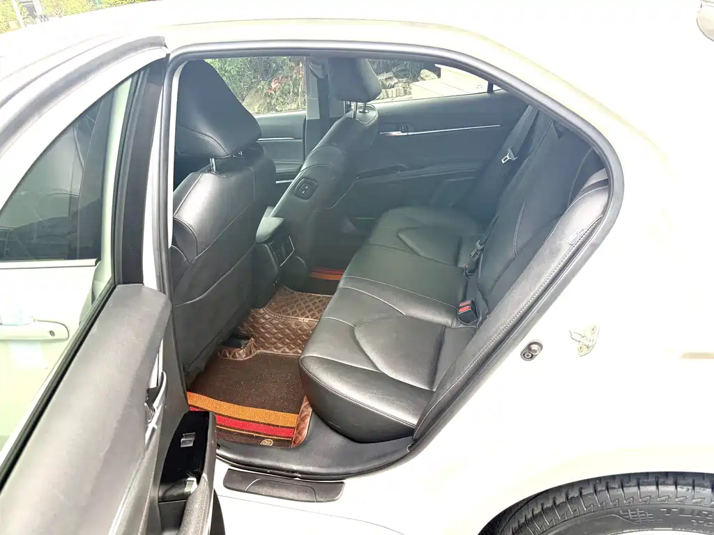 Toyota Camry 2023 — фото 10