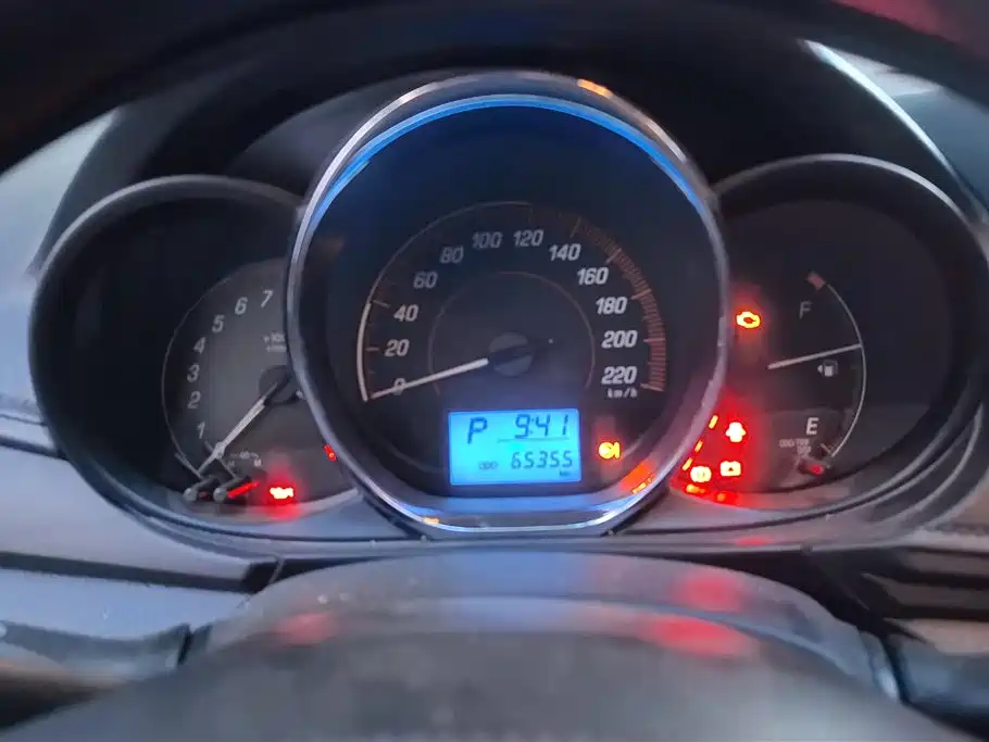 Toyota Yaris L 2021 — фото 14