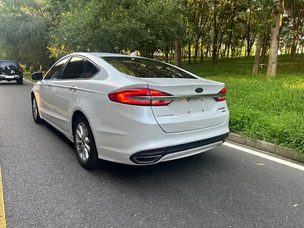 Ford Mondeo 2018 — фото 12